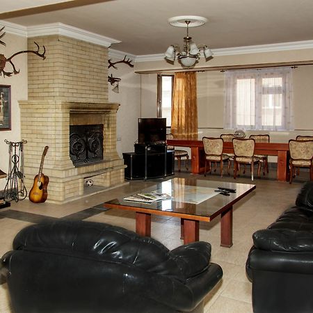 Rafael Hostel Ереван Экстерьер фото