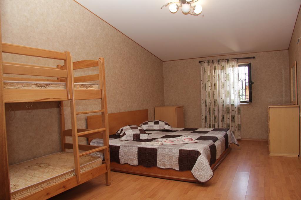 Rafael Hostel Ереван Экстерьер фото