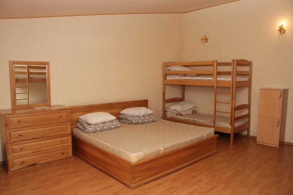 Rafael Hostel Ереван Экстерьер фото