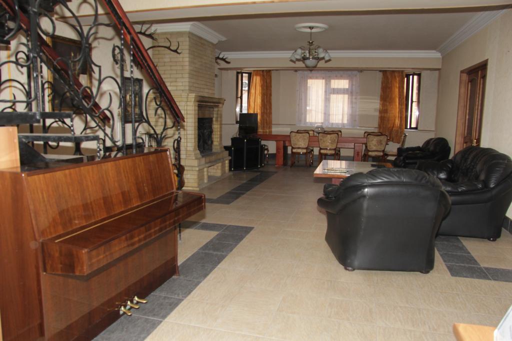 Rafael Hostel Ереван Экстерьер фото