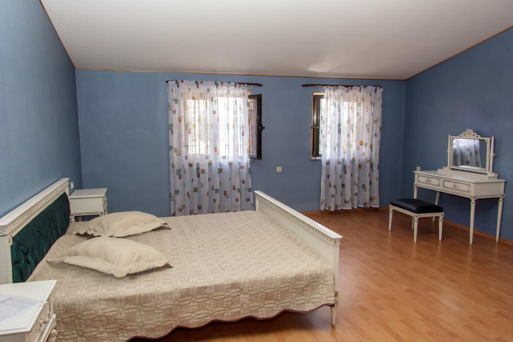 Rafael Hostel Ереван Экстерьер фото