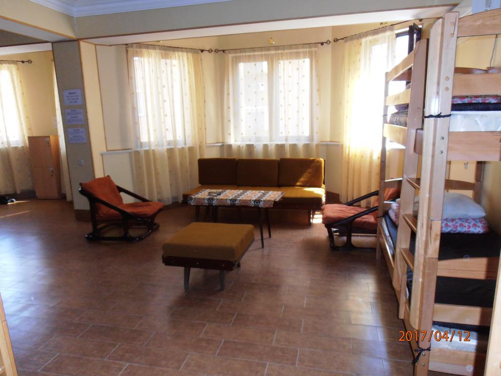 Rafael Hostel Ереван Экстерьер фото
