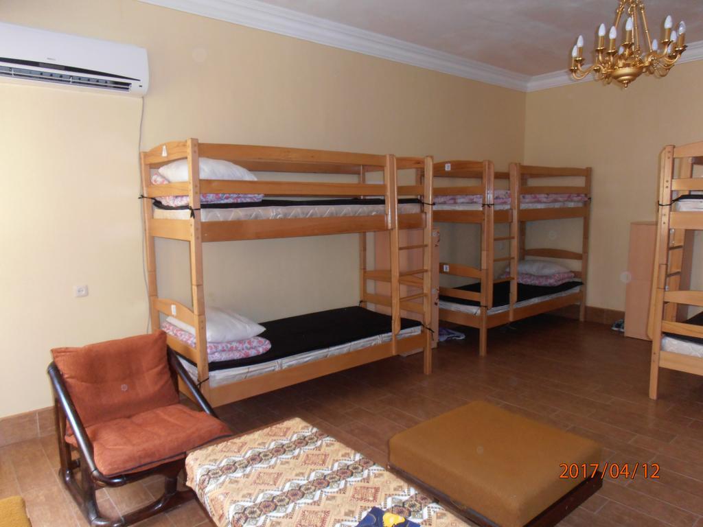Rafael Hostel Ереван Экстерьер фото