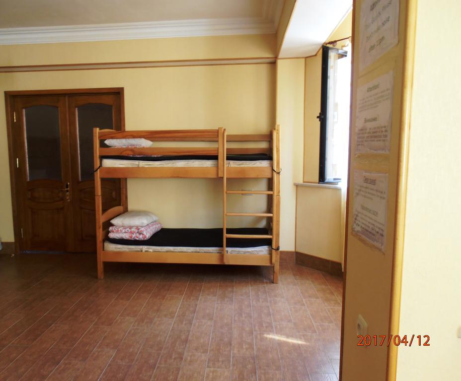 Rafael Hostel Ереван Экстерьер фото